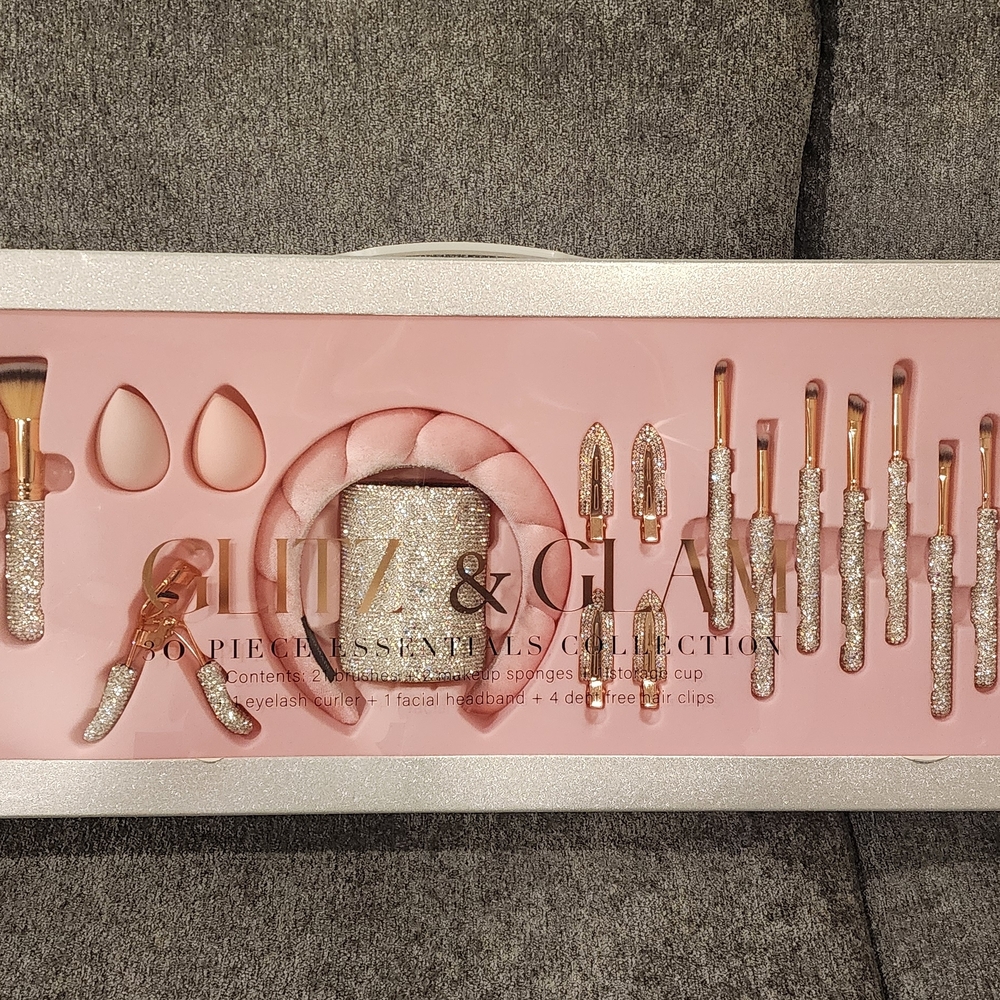 Glam & Glitz Makeup Brush Set - Silver and Pink